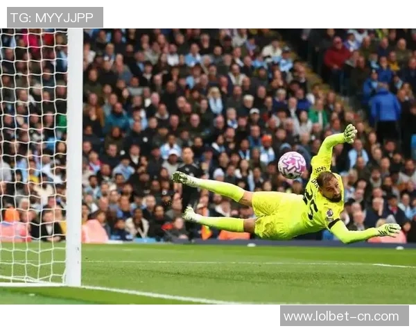 友谊赛激战：里昂小胜曼城红牌争议引发全场热议