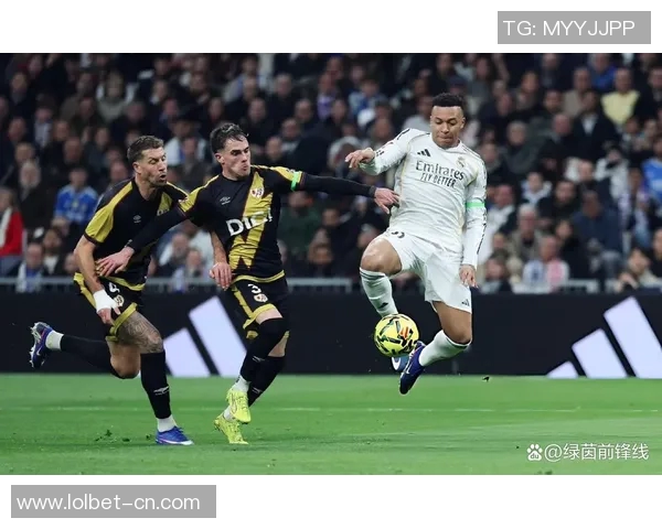 英超激战:那不勒斯逆转皇马补时绝杀引爆全场激情时刻 英超激战:那不勒斯逆转皇马补时绝杀引爆全场激情时刻